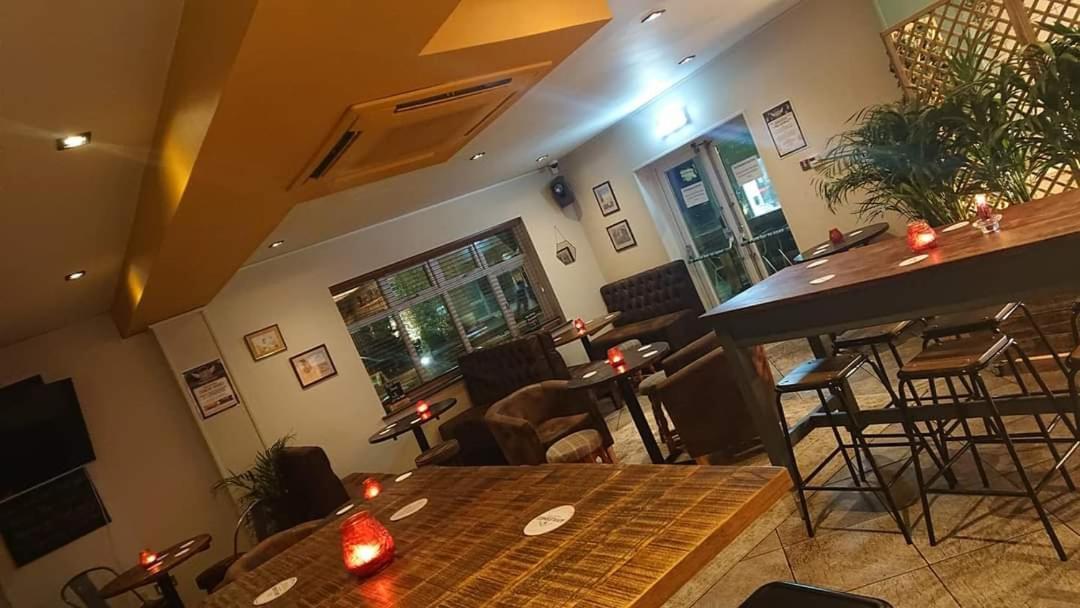 The Greenwich Rooms - Burger & Bird Bar & Restaurant Peacehaven Buitenkant foto